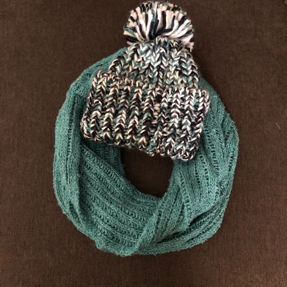 Hollister Knit Beanie w/ matching Infinity Scarf